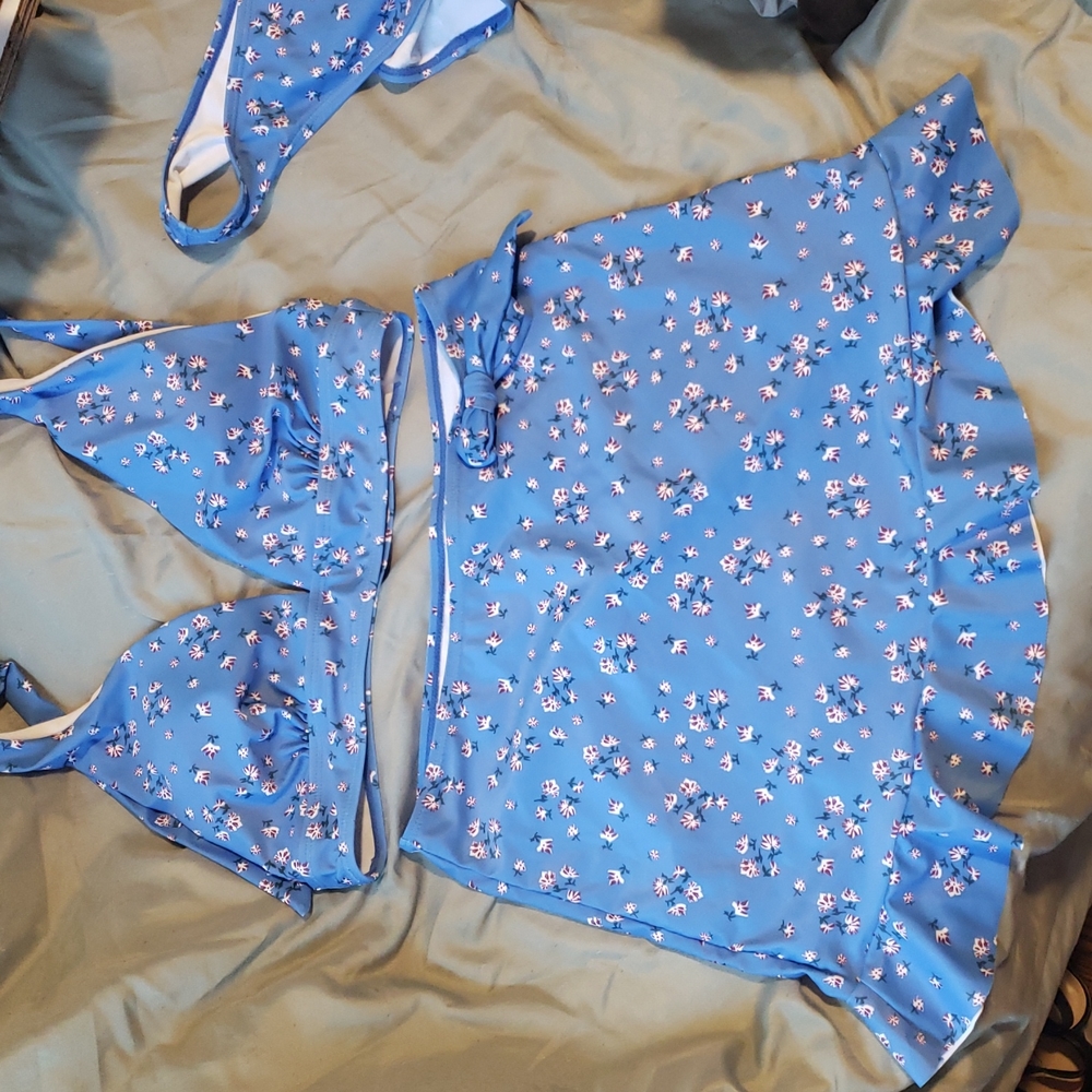 Blue floral 3 piece bikini - Picture 6 of 7